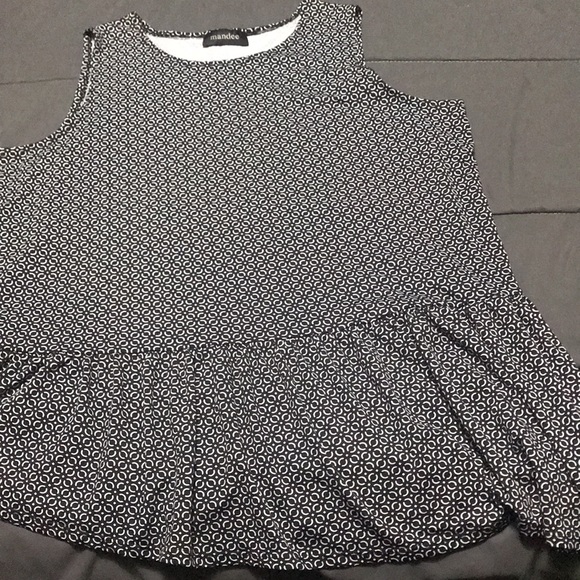 3/$30 Top - Picture 2 of 2